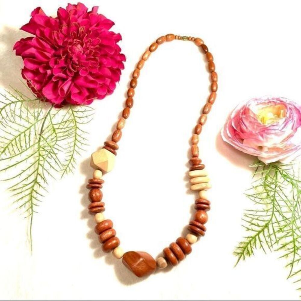 VINTAGE⚜️RETRO Wooden Geometric Beaded Necklace